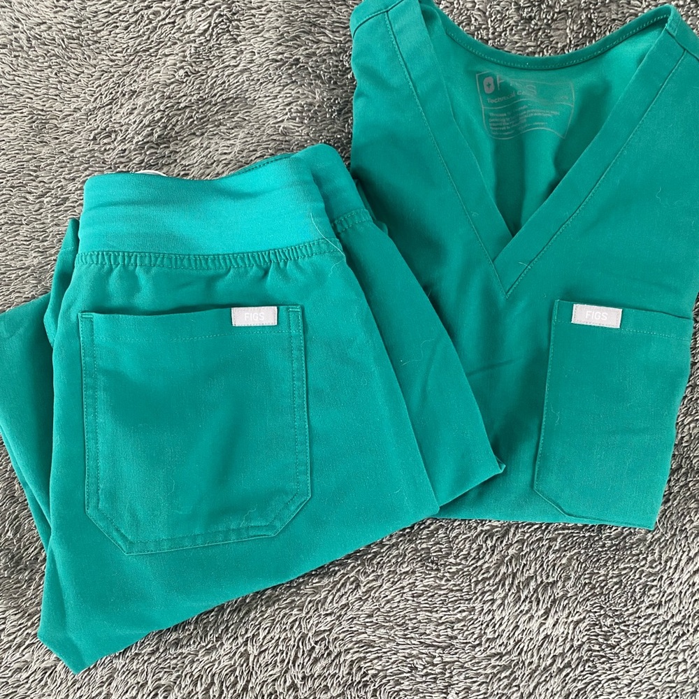 FIGS Hunter Green set